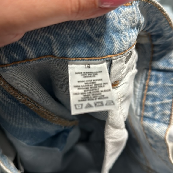 Aeropostale light wash distressed mom jeans - Picture 8 of 8